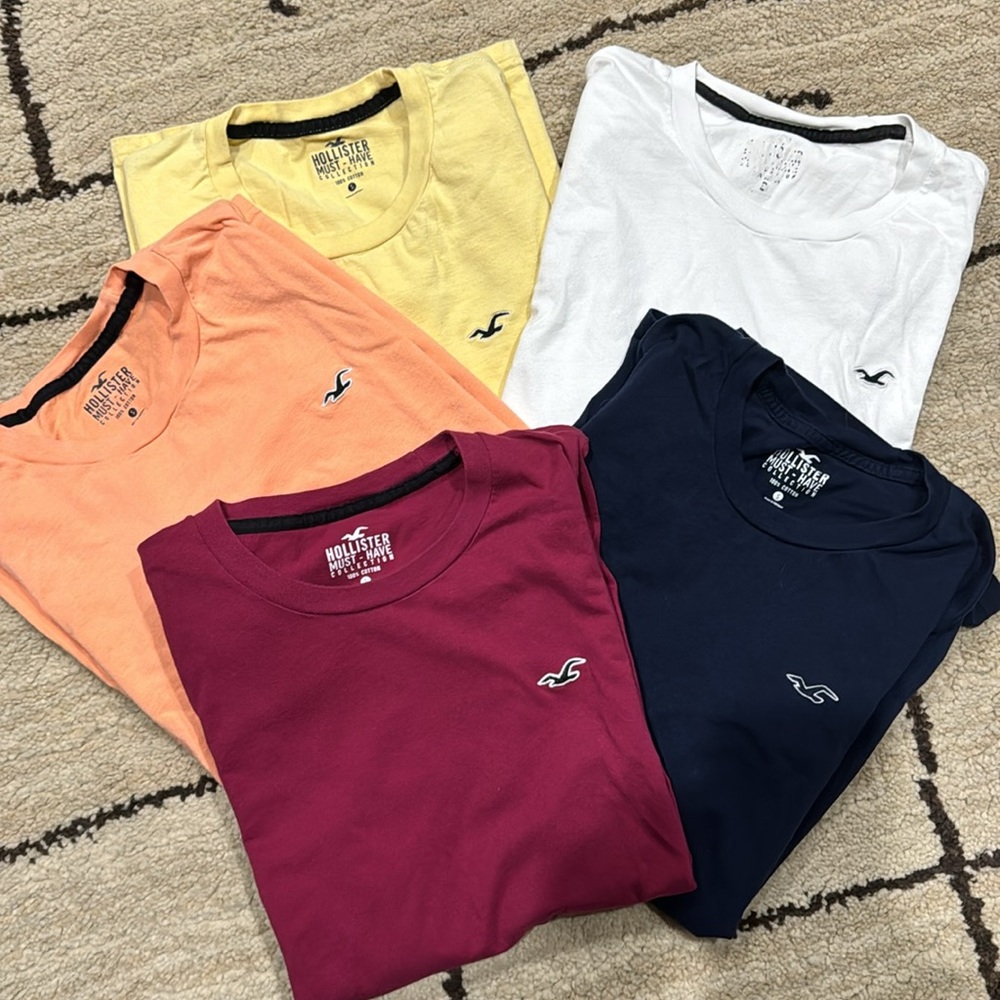5 Hollister short sleeve shirts - Small